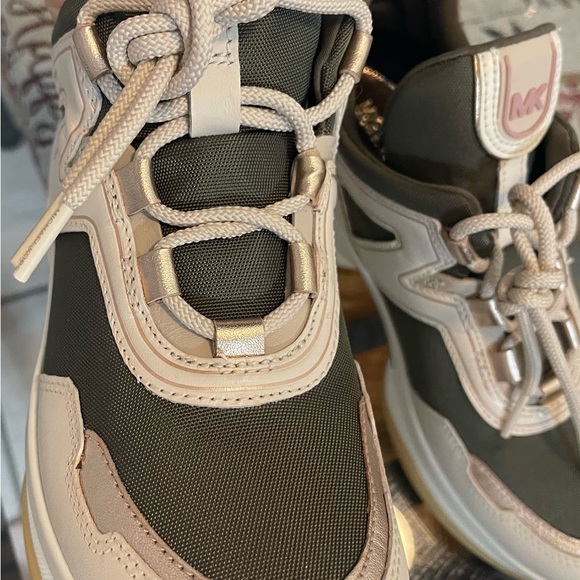 Like new! Only used once inside the house! - Picture 11 of 14